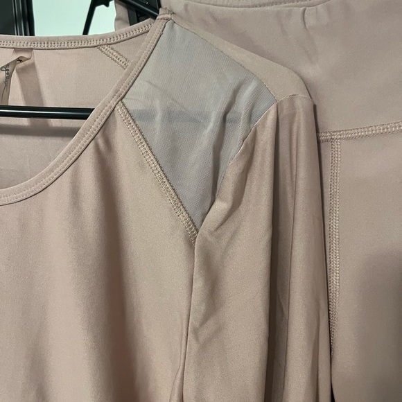 Workout outfit (pinkish color) - Picture 4 of 6